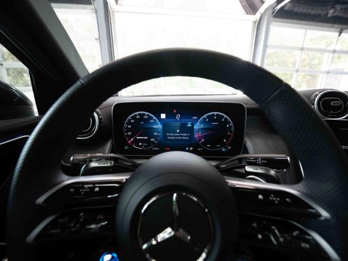 Used 2025 Mercedes-Benz GLC 43 AMG 4MATIC image 15
