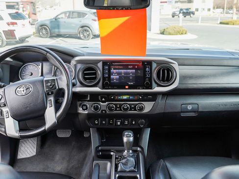 Used 2019 Toyota Tacoma Limited image 31