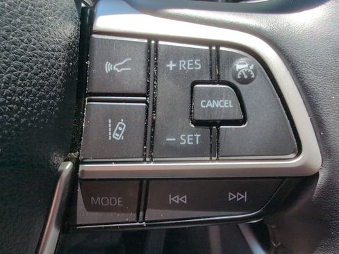 Used 2022 Toyota Highlander XSE AWD/4WD image 19