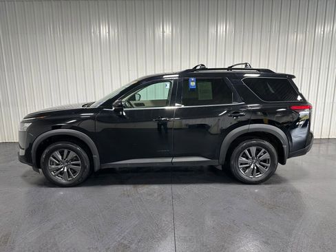 Used 2023 Nissan Pathfinder SV image 4