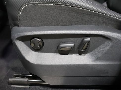 Used 2025 Volkswagen Atlas Cross Sport SE image 11