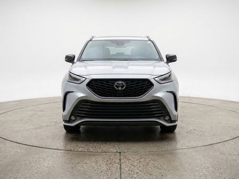 Used 2025 Toyota Highlander XSE image 2