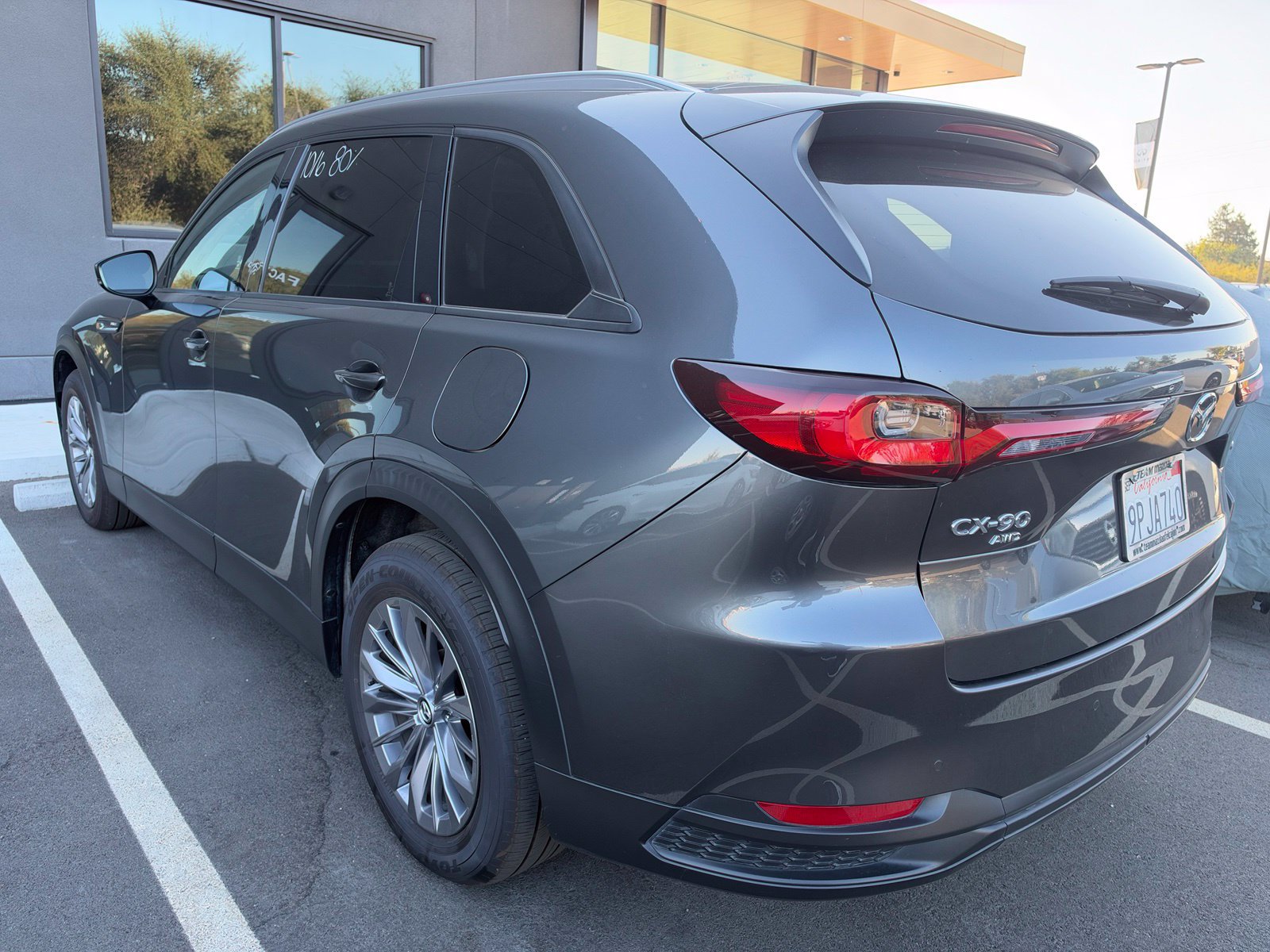 Used 2025 MAZDA CX-90 Plug-In Hybrid w/ Preferred AWD/4WD image 4