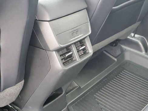 Used 2025 Chevrolet Equinox LT w/ Convenience Package II image 32