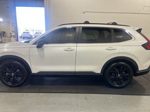 Used 2024 Honda CR-V Sport Touring image 9