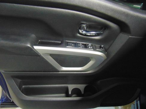 Used 2021 Nissan Titan SV w/ SV Convenience Package AWD/4WD image 7