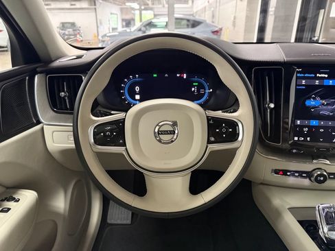 Used 2023 Volvo XC60 T8 Ultimate AWD/4WD image 11