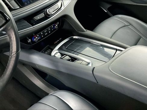 Used 2024 Buick Enclave Premium image 19