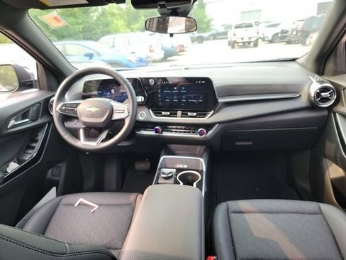 Used 2026 Chevrolet Equinox LT w/ Convenience Package II FWD image 8