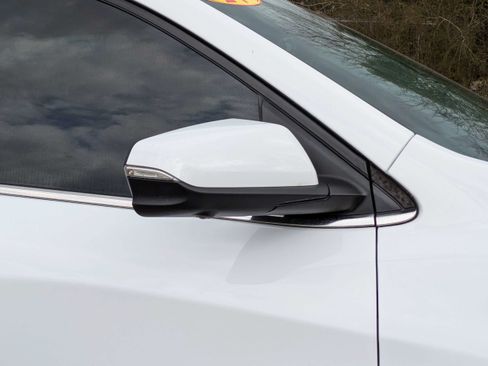 Used 2024 Chevrolet Equinox LT FWD image 12
