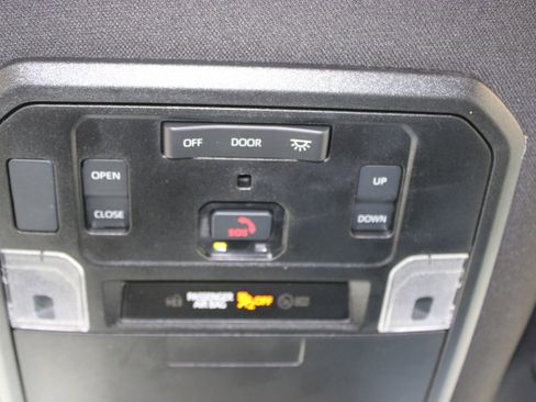 Used 2025 Toyota Sequoia SR5 AWD/4WD image 43