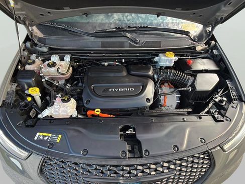 Used 2021 Chrysler Pacifica Touring w/ Uconnect Theater Family Group FWD image 27