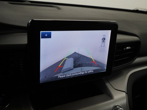 Used 2022 Ford Explorer XLT image 25