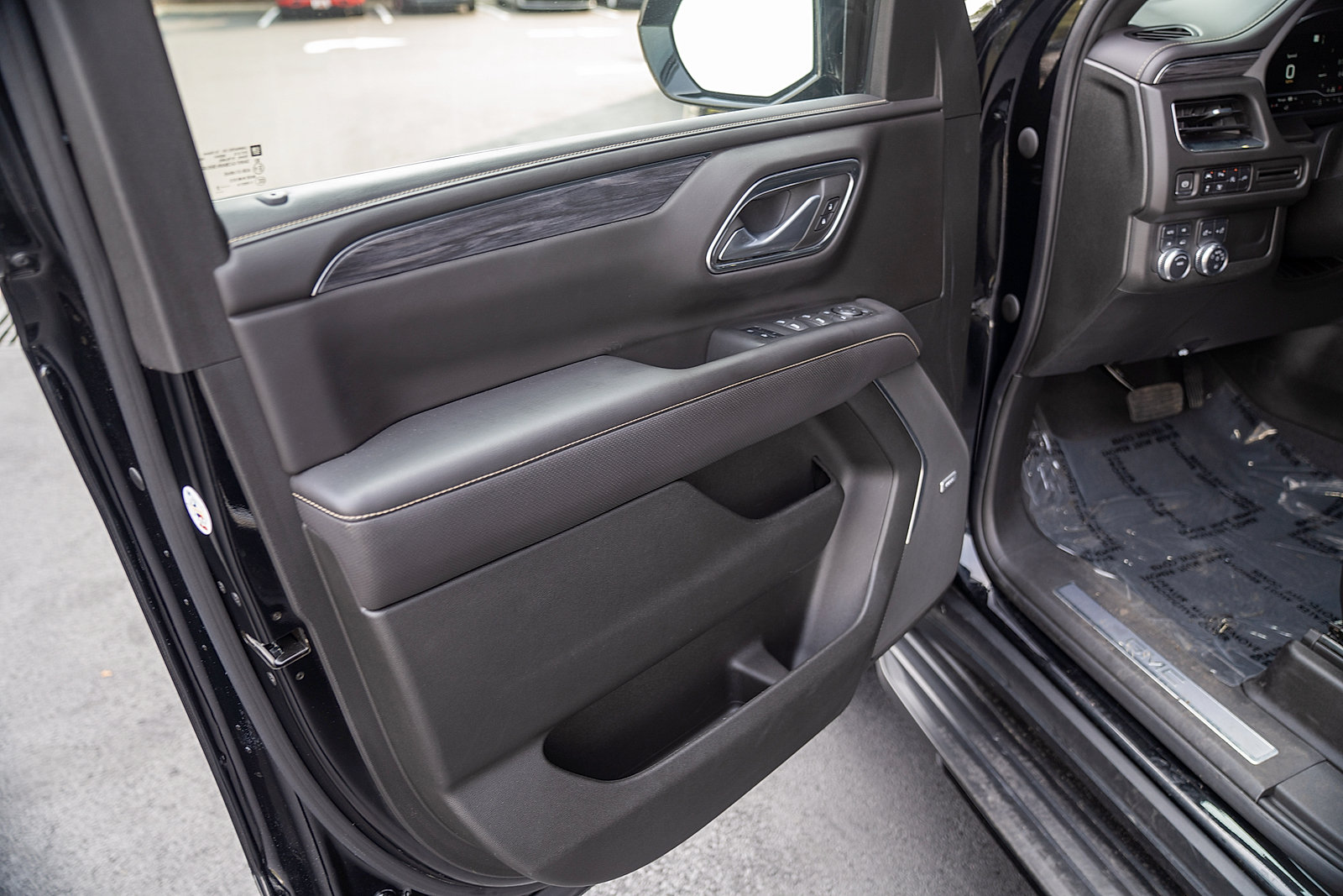 Used 2022 GMC Yukon XL SLT w/ SLT Luxury Package AWD/4WD image 15
