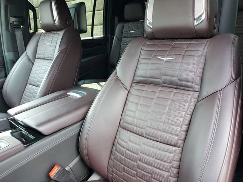 Used 2024 Cadillac Escalade ESV Sport Platinum w/ Heavy-Duty Trailer Package AWD/4WD image 36