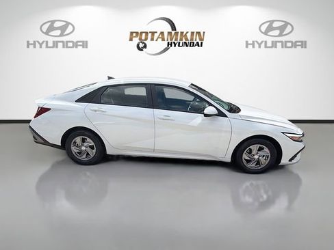 New 2026 Hyundai Elantra SE w/ Cargo Package FWD image 4