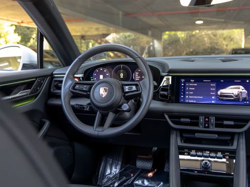 New 2025 Porsche Macan 4 Electric AWD/4WD image 38