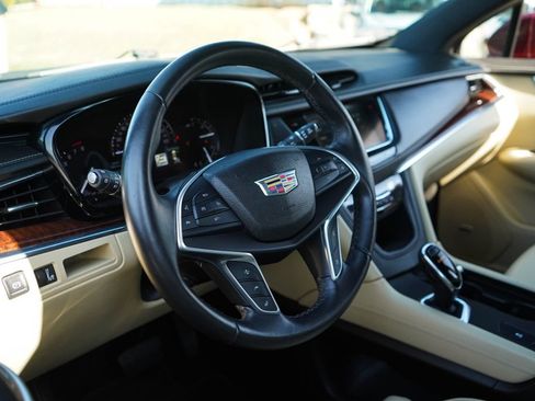 Used 2017 Cadillac XT5 Luxury w/ Driver Awareness Package FWD image 6