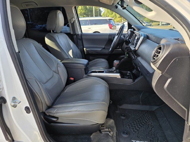 Used 2022 Toyota Tacoma SR5 w/ Technology Package AWD/4WD image 26