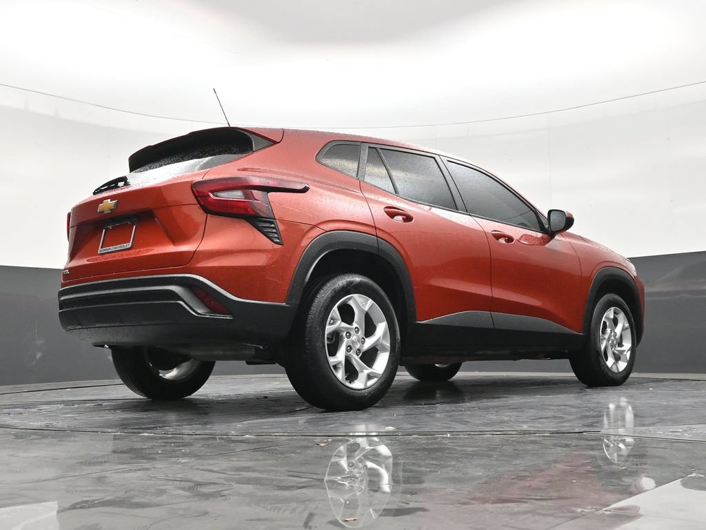 Used 2024 Chevrolet Trax LS w/ LS Convenience Package FWD image 24