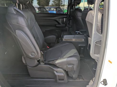 Used 2025 Toyota Sienna Platinum FWD image 23