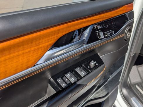 Used 2022 Jeep Grand Wagoneer Series III w/ Rear Seat Video Group 1 image 11