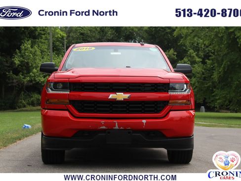 Used 2018 Chevrolet Silverado 1500 Custom w/ Custom Value Package AWD/4WD image 2