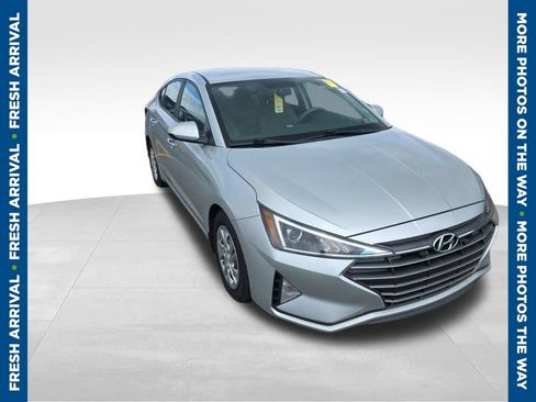 Used 2019 Hyundai Elantra SE FWD image 1