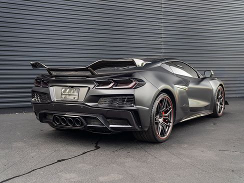 Used 2023 Chevrolet Corvette Z06 w/ Z07 Performance Package RWD image 28