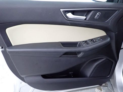Used 2019 Ford Edge SE image 12