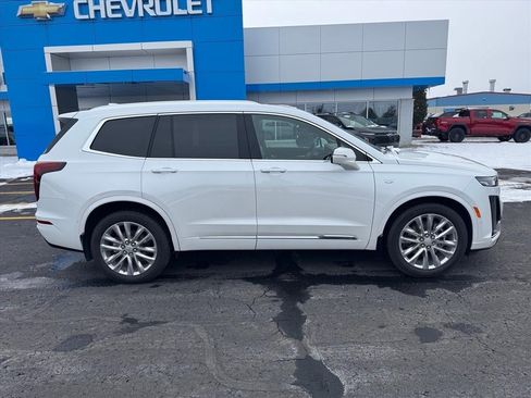 Used 2024 Cadillac XT6 Premium Luxury w/ Technology Package image 2