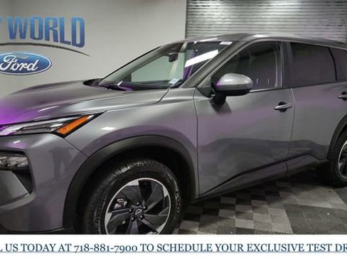 Used 2024 Nissan Rogue SV image 4