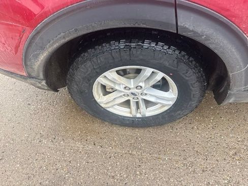Used 2021 Ford Explorer XLT w/ Equipment Group 202A AWD/4WD image 18