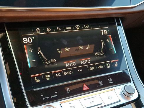 Used 2025 Audi Q8 Prestige w/ Prestige Package image 17