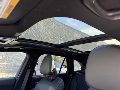 Used 2025 Mercedes-Benz GLC 300 4MATIC image 22