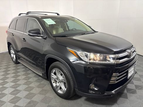 Used 2017 Toyota Highlander Limited FWD image 4