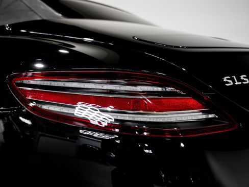 Used 2012 Mercedes-Benz SLS AMG Roadster image 30