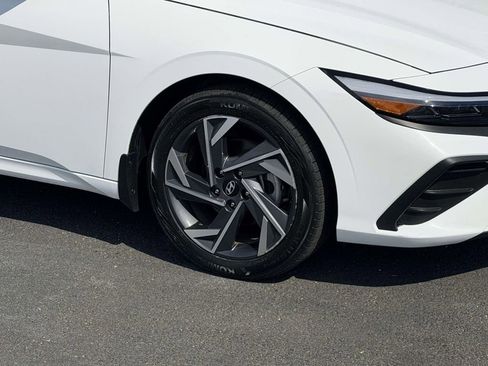 Used 2025 Hyundai Elantra Sport image 26