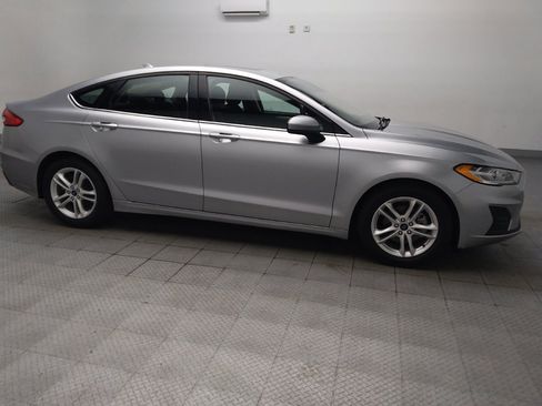Used 2020 Ford Fusion SE FWD image 11
