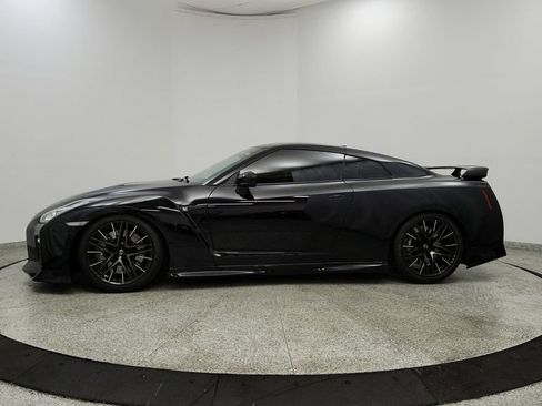 Used 2020 Nissan GT-R Premium w/ Premium Interior Package AWD/4WD image 2