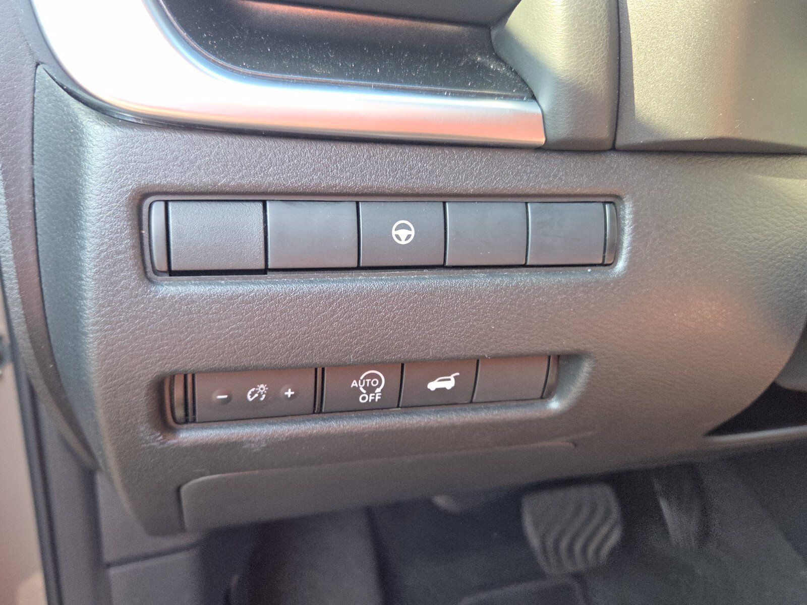 Used 2025 Nissan Rogue SV FWD image 27