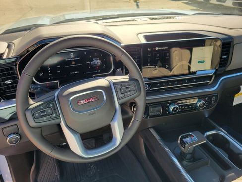 New 2026 GMC Sierra 1500 SLT image 15