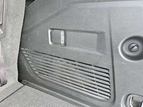 Used 2024 GMC Yukon SLT image 31