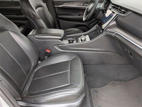 Certified 2024 Jeep Grand Cherokee L Limited w/ Luxury Tech Group II image 31