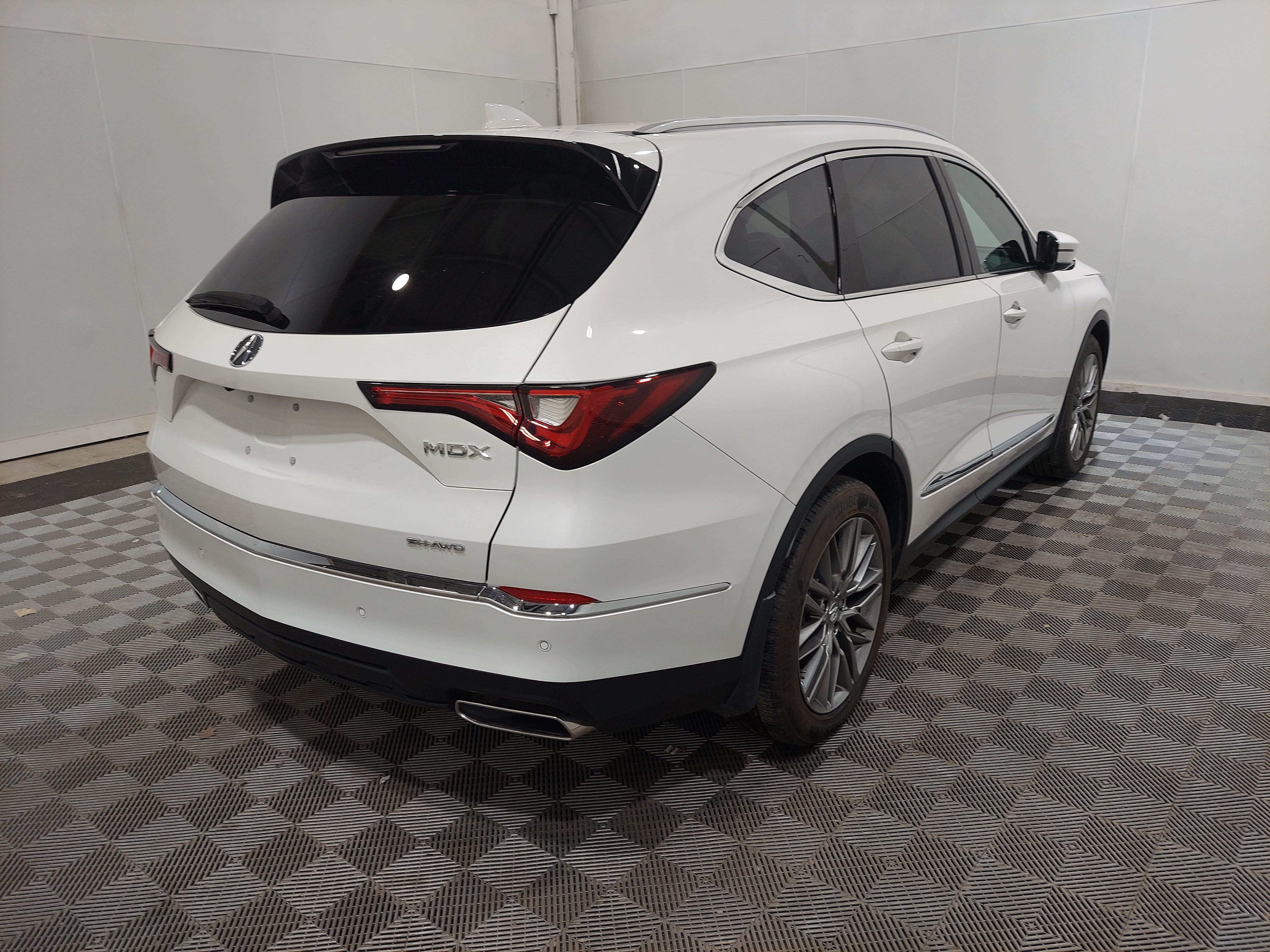 Used 2024 Acura MDX w/ Advance Package AWD/4WD image 3