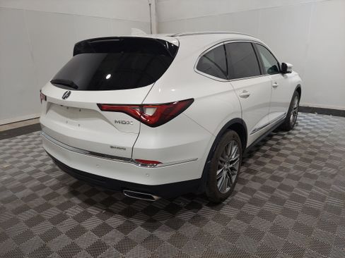 Used 2024 Acura MDX SH-AWD w/ Advance Package image 3