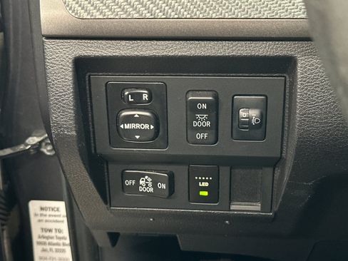 Used 2014 Toyota Tundra SR5 w/ SR5 Upgrade Package RWD image 28