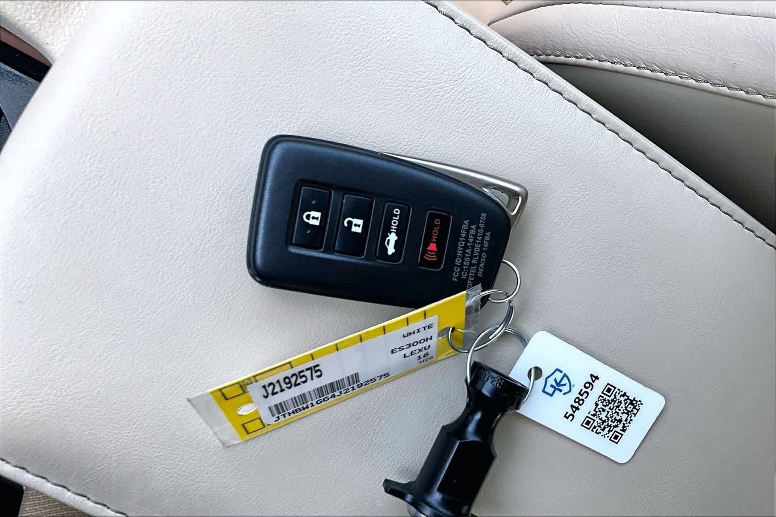Used 2018 Lexus ES 300h w/ Luxury Package FWD image 13