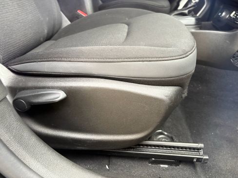 Used 2021 Jeep Renegade Latitude AWD/4WD image 26