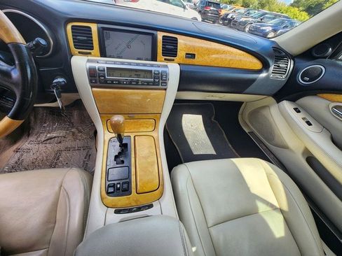 Used 2004 Lexus SC 430 Convertible image 16